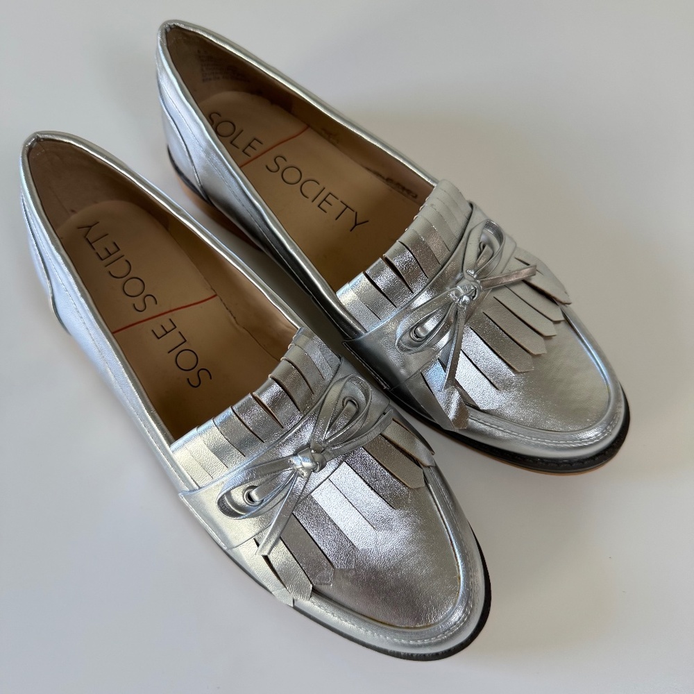 Sole Society Huxley Silver Fringed Loafers Women's Size 8.5 Bow Metallic Slip-on
